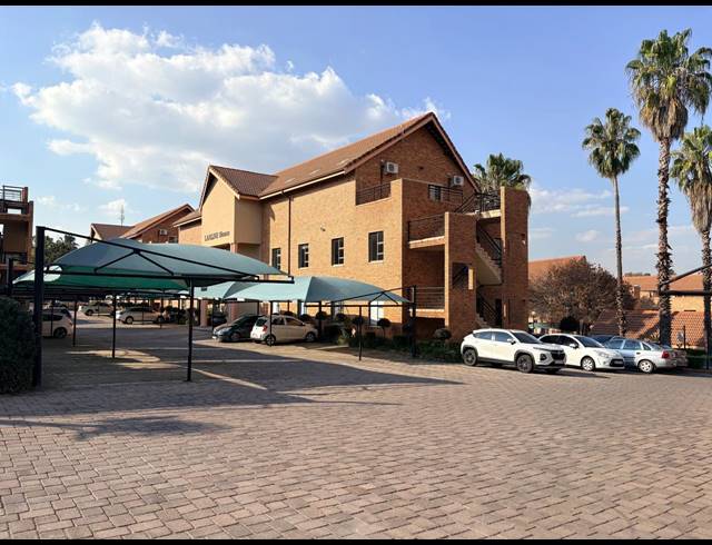 113M² OFFICE TO LET IN FOURWAYS